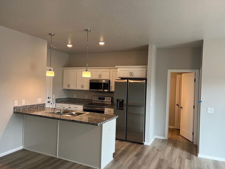 1st image of 21 Greenwood Pl #9