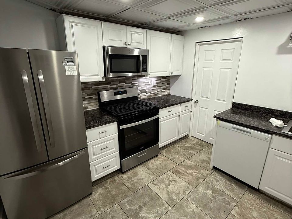 1st image of 1164 Lonsdale Ave #4