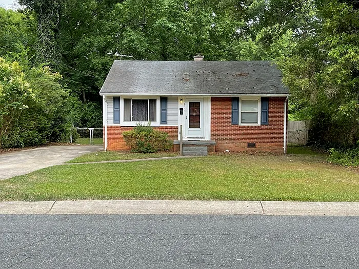 2 bed, 1.0 bath, 786 sqft, $1,495 — Photo 1