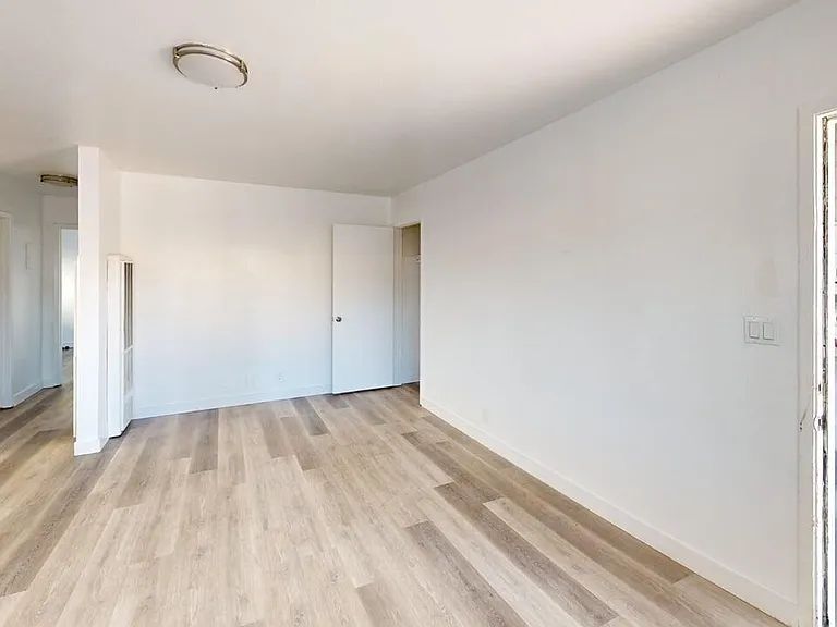 2129 Monroe St — Photo 11