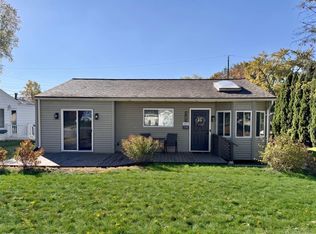 5299 Clinton River Dr, Waterford, MI 48327