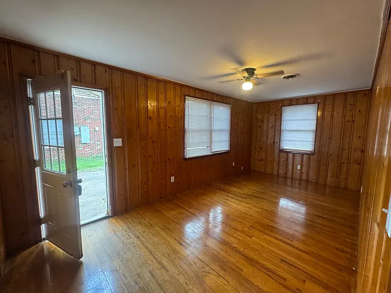 1143 Lakewood Dr — Photo 6