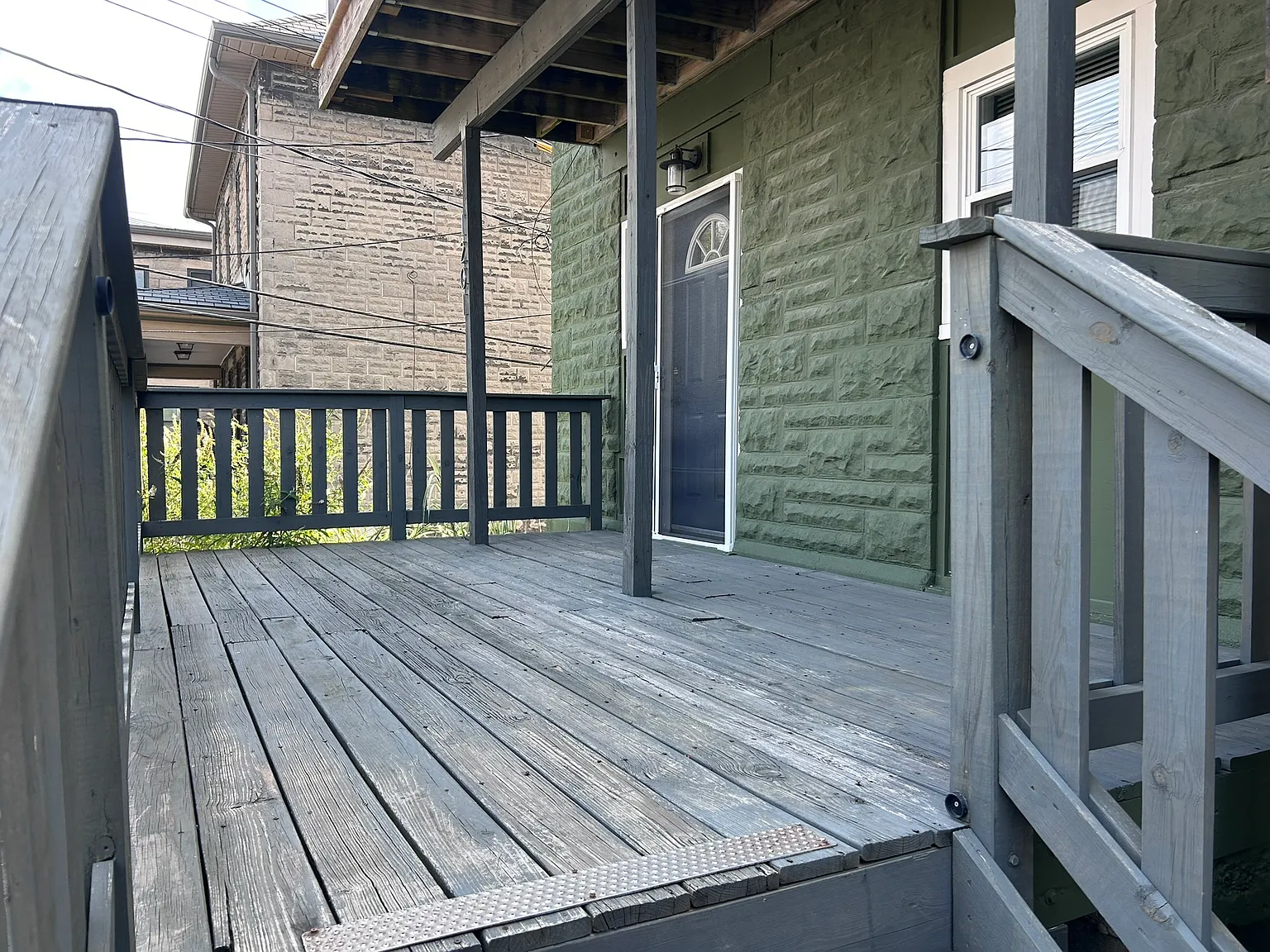 3 bed, 900 sqft, $1,315 — Photo 2