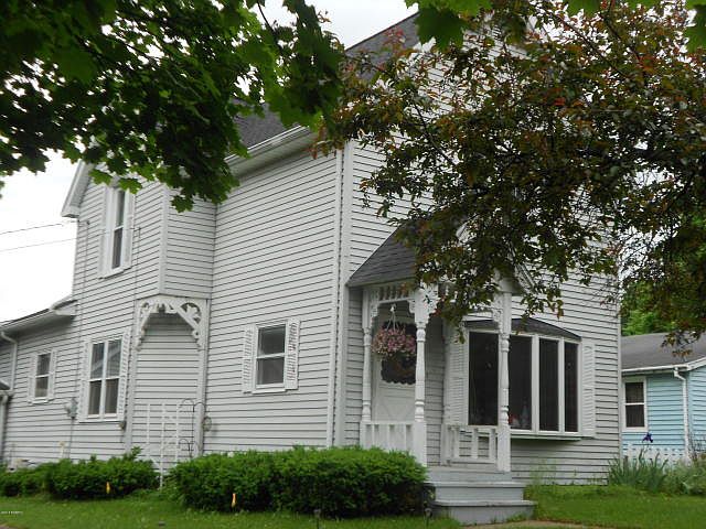 1st image of 517 E 4th St
