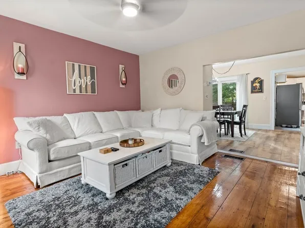 22 Grove St #B, Merrimac, MA 01860
