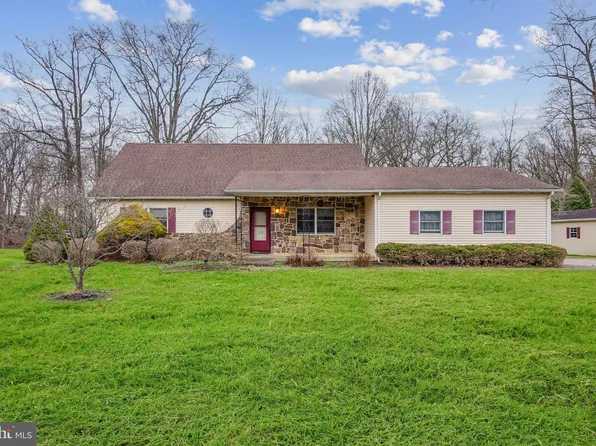 28 Fountain Blvd, Burlington, NJ 08016