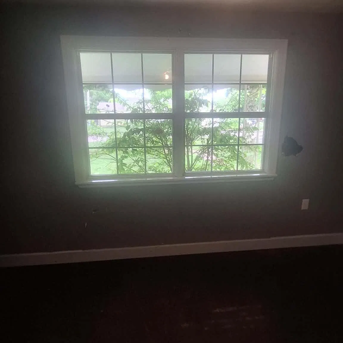 5 bed, 2.0 bath, 2698 sqft, $2,200 — Photo 2