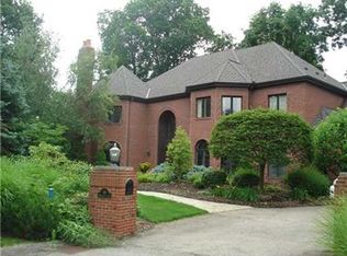 10 Meadowood Ln, Pittsburgh, PA