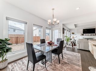 922 173a St SW, Edmonton, AB T6W 3V3