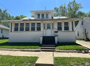 1406 W Locust St, Bloomington, IL 61701