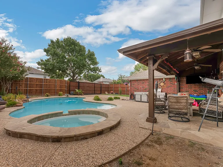 821 Cornell Ln — Photo 15