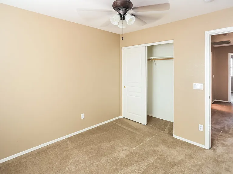 6830 S 44th Ln — Photo 13