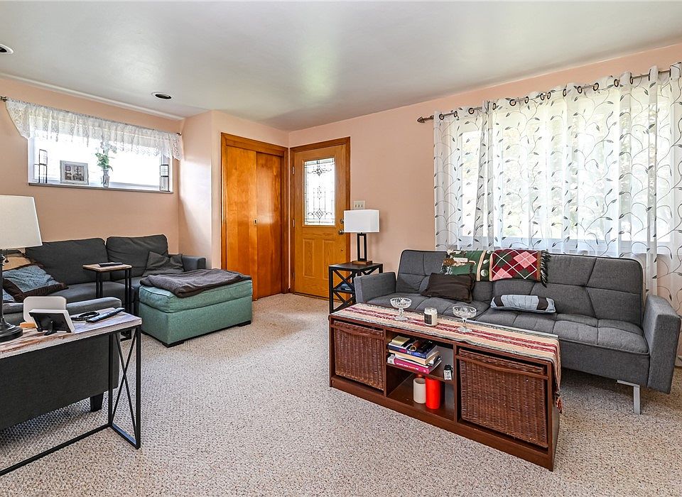 1954 Outlook Dr, Verona, PA 15147 | MLS #1718360 | Zillow