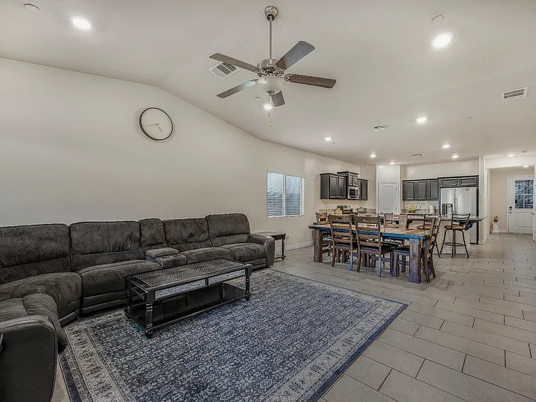 5432 W Lamona Ave — Photo 8
