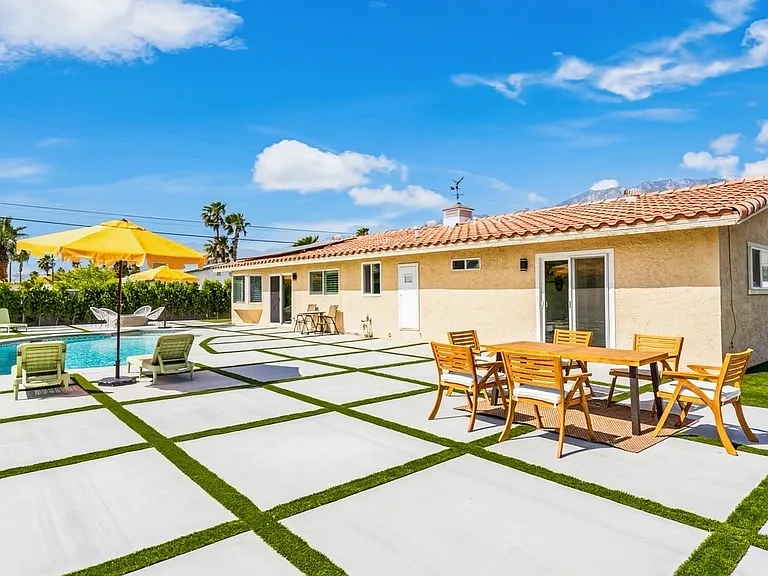 2240 N San Gorgonio Rd — Photo 23