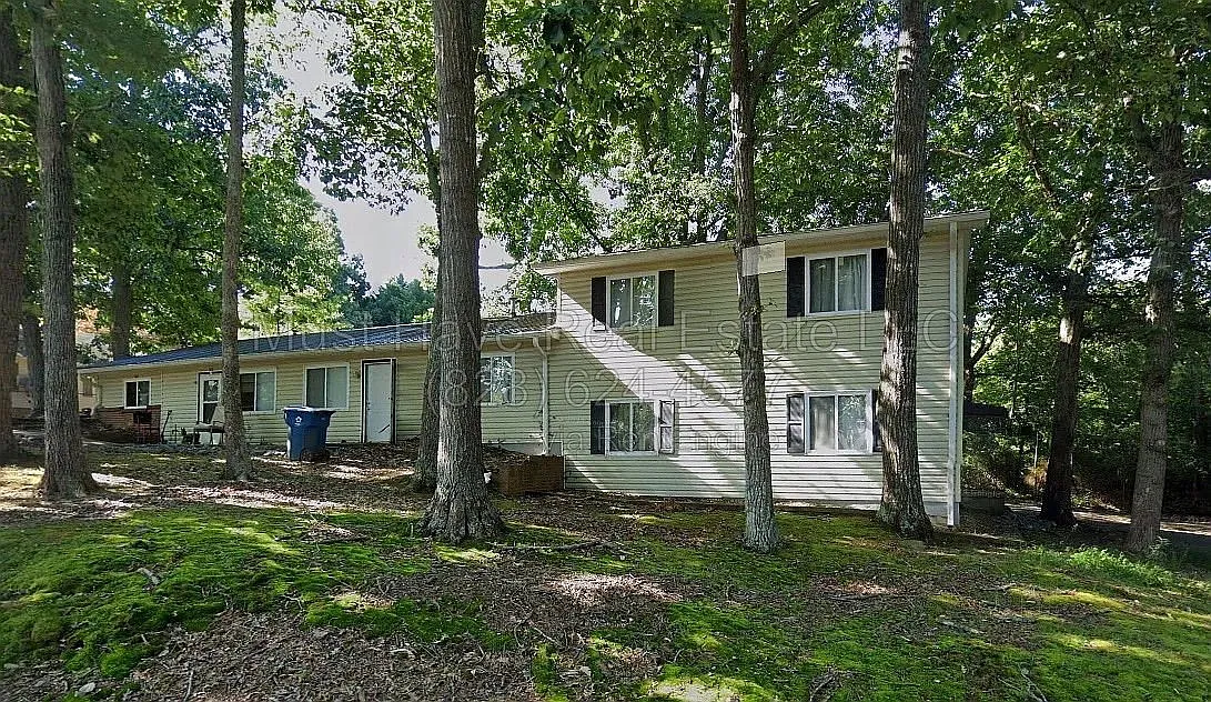 2 bed, 1.0 bath, $950 — Photo 1