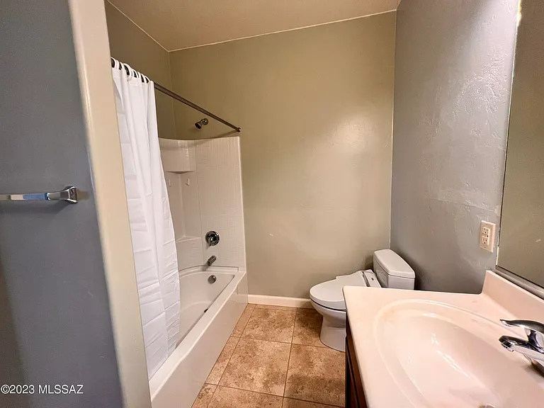 9859 N Crook Ln — Photo 13