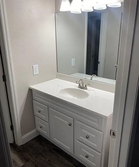 Oakbrook Village Apartments — Photo 15