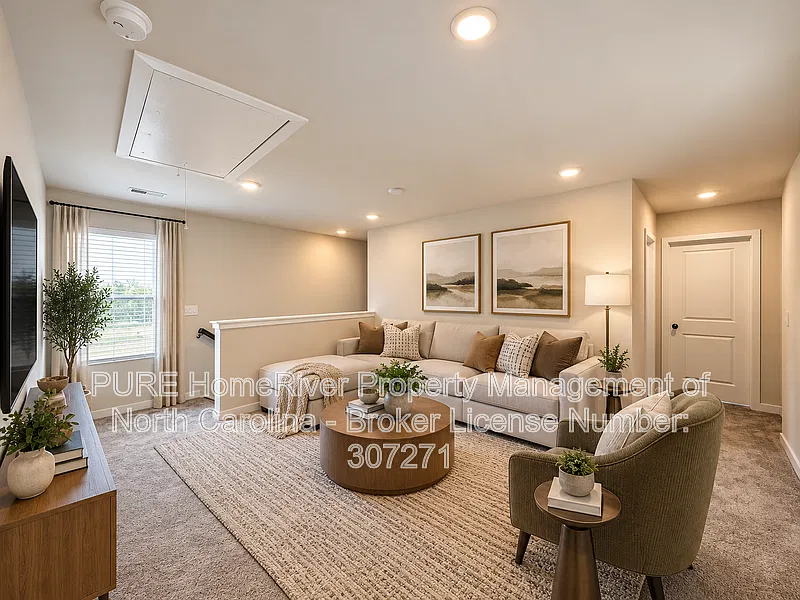 4 bed, 2.5 bath, 2097 sqft, $2,200 — Photo 3