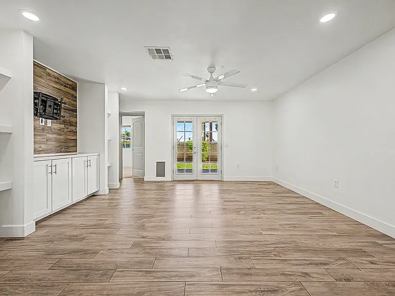8129 E Oak St — Photo 8