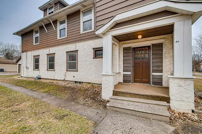 1st image of 1083 Chatsworth St N #11186856