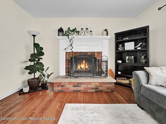 5th image of 608 Beach Ave