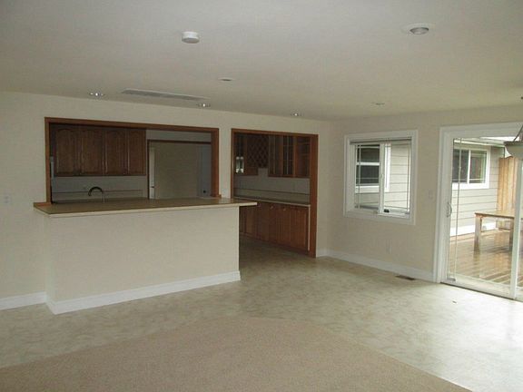 4th image of 1606 5th St NE