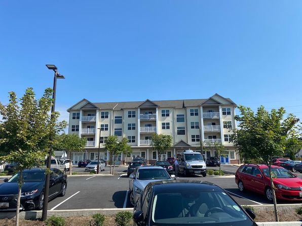 460 Main St APT 206