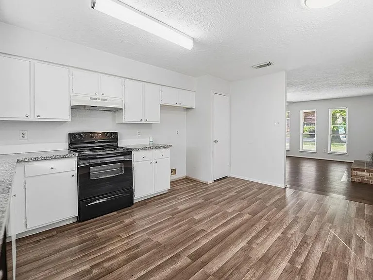 4542 Algernon Dr — Photo 3