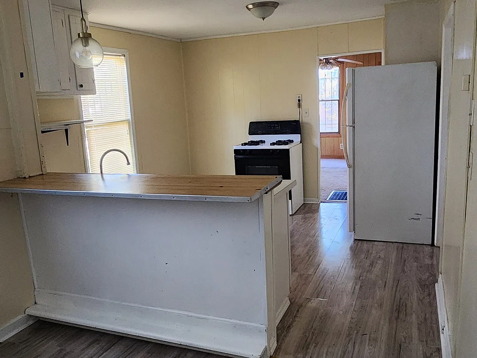 2 bed, 1100 sqft, $860 — Photo 2