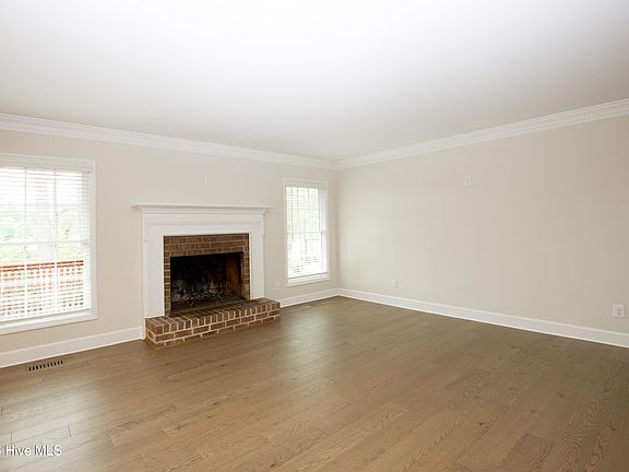 5th image of 131 Racquet Ln
