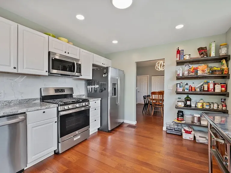 637 Bigelow St — Photo 13