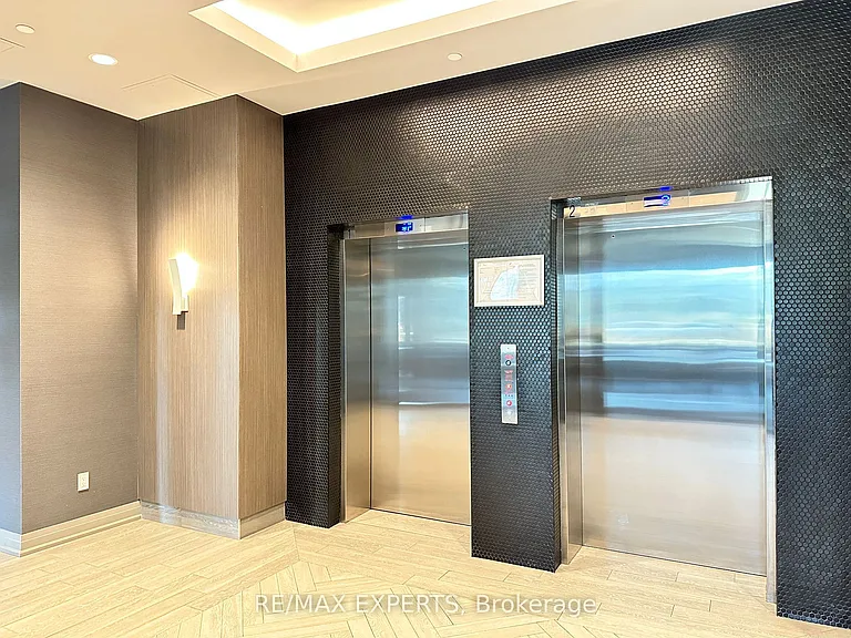 95 Dundas St W #206 — Photo 4