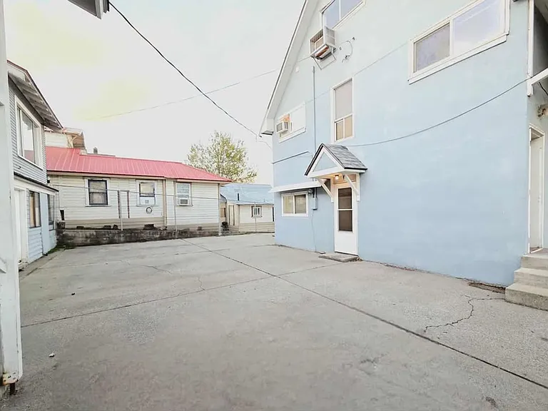330 Roosevelt Ave — Photo 46