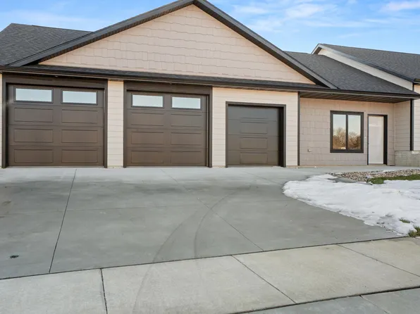 303 Greenview Dr, Yankton, SD 57078