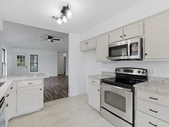 3611 Alexandria Dr, Arlington, TX 76015