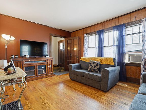 4th image of 431 Delaware St SE