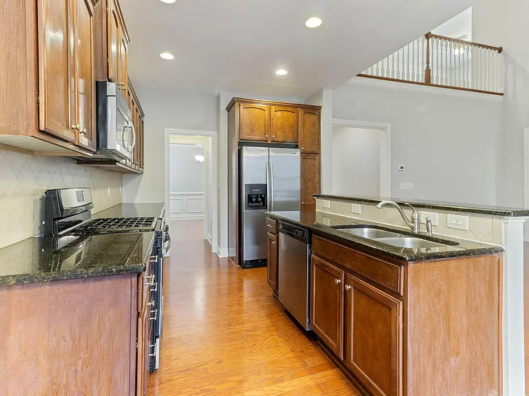 1528 Lily Creek Dr — Photo 7