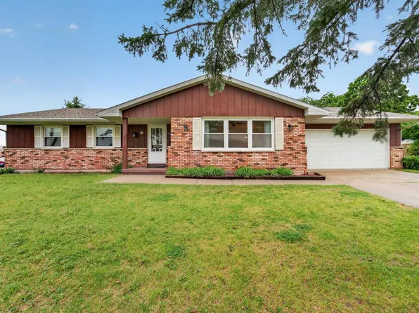 1302 E Garfield Street, Mount Horeb, WI 53572