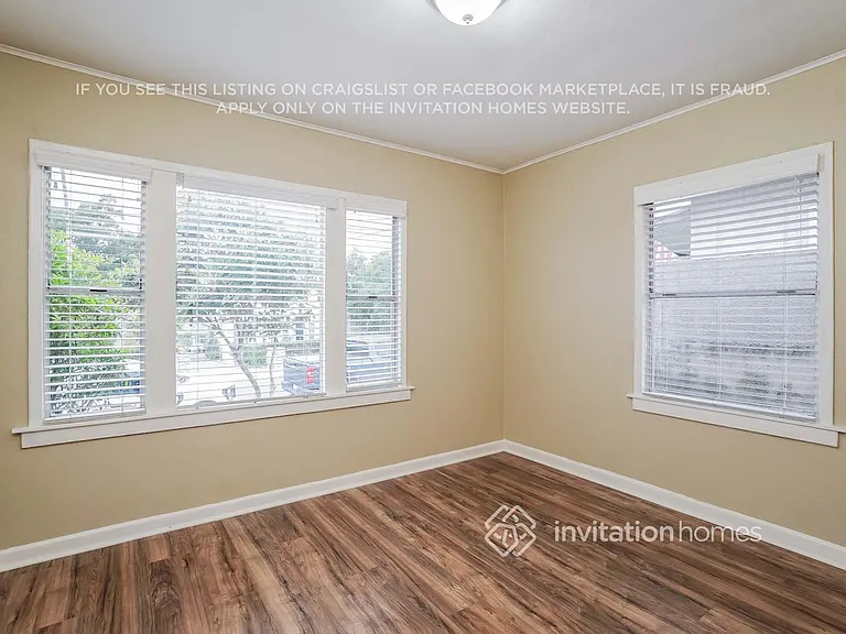 10018 Silverton Ave — Photo 10