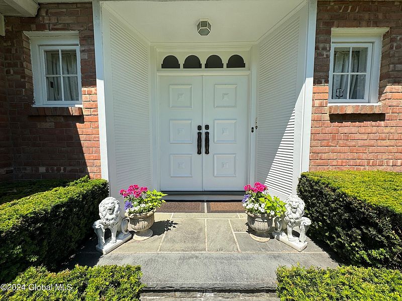 4th image of 5 Sage Hill Lane