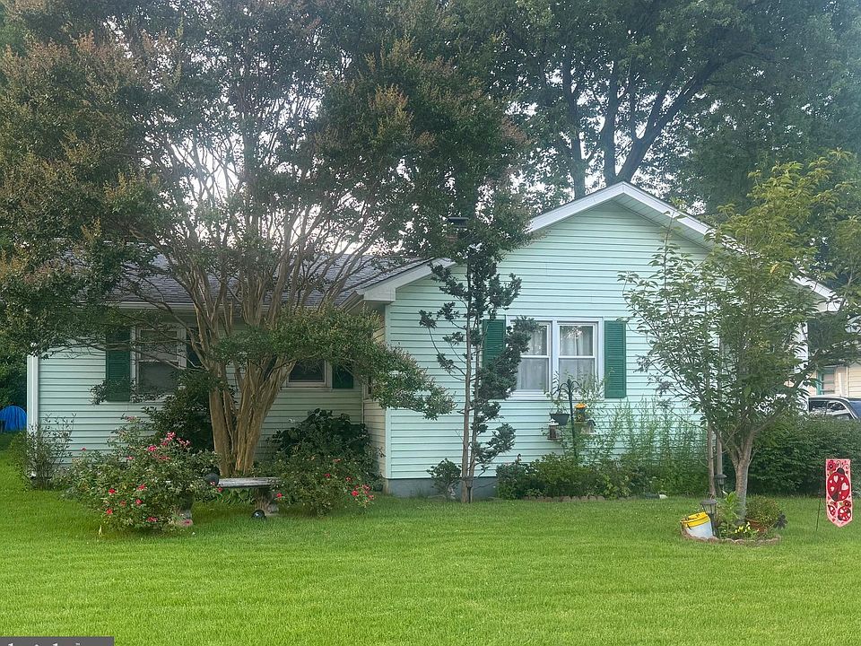2nd image of 3835 Katherine Ave