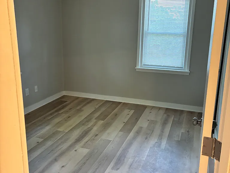 1421 Ridley Ave — Photo 2