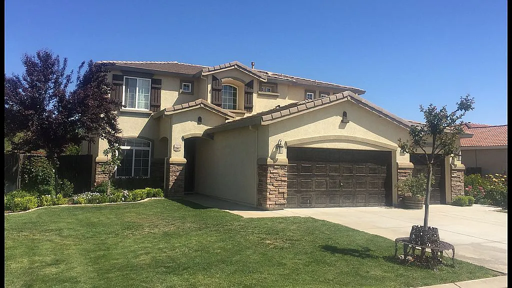 9670 Heatherhearst Dr photo 1