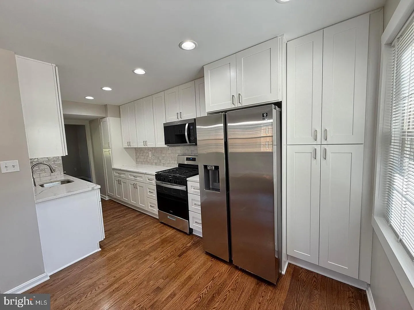 3 bed, 2.5 bath, 1600 sqft, $3,300 — Photo 2