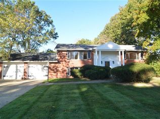 517 Maple Creek Dr, Amherst, OH