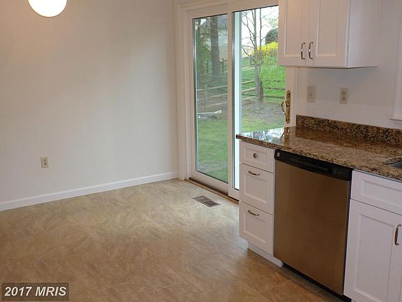 5th image of 1015 Farm Haven Dr