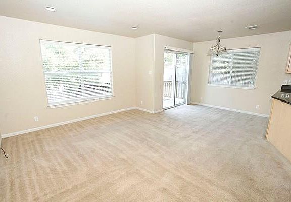 3rd image of 1719 Sylvan Dr #B