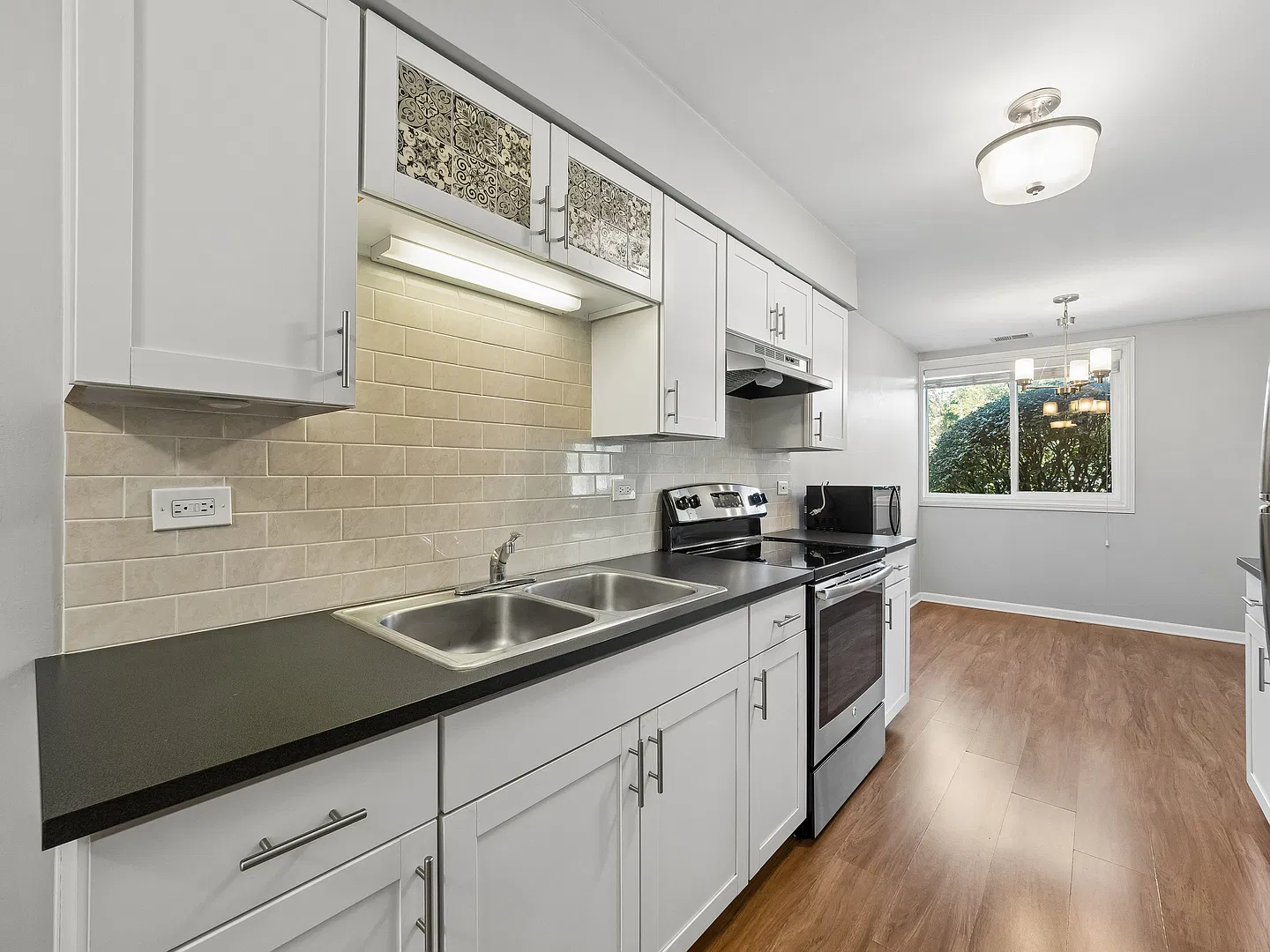 2 bed, 1000 sqft, $1,850 — Photo 2