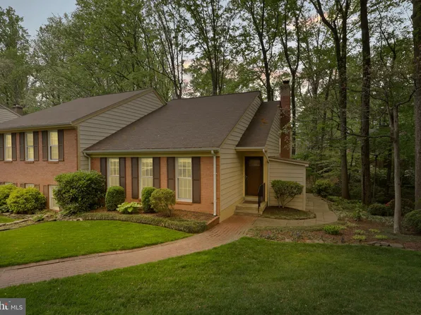 9907 Hemlock Woods Ln, Burke, VA 22015